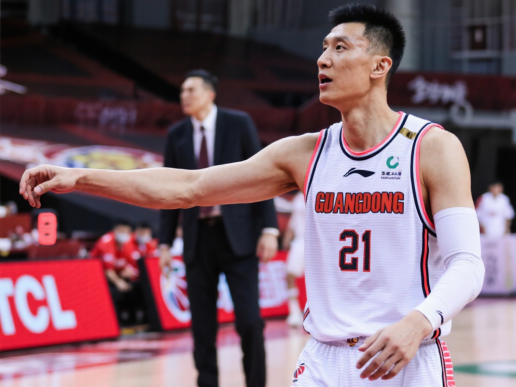 杜锋:球队赛季阵容始终不整,季后赛将全力拼搏 以赛季中期对阵辽宁队的比赛为例,广东队因